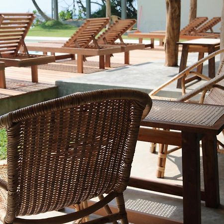 Swell Shacks Hotel Matara Luaran gambar