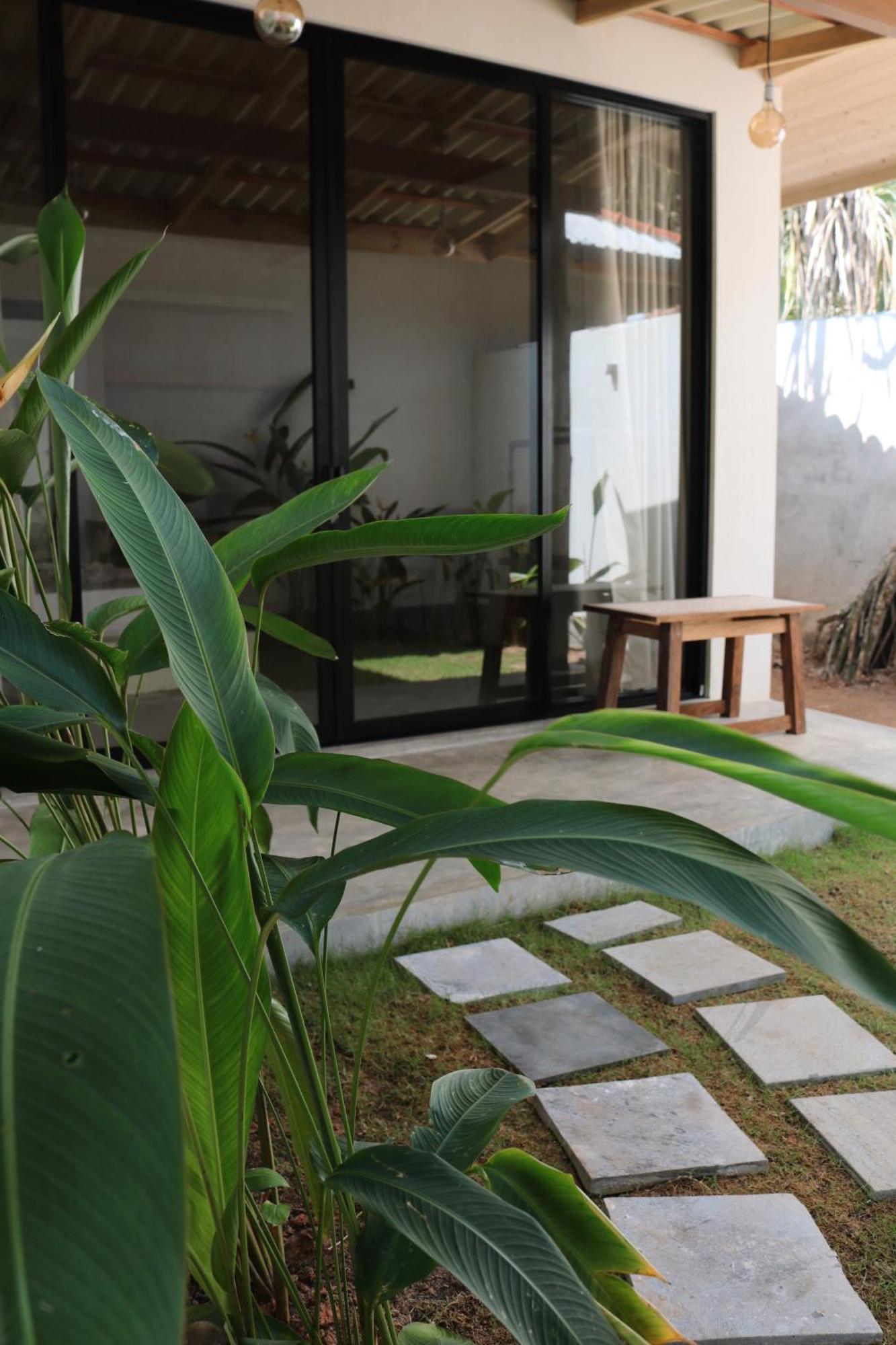 Swell Shacks Hotel Matara Luaran gambar